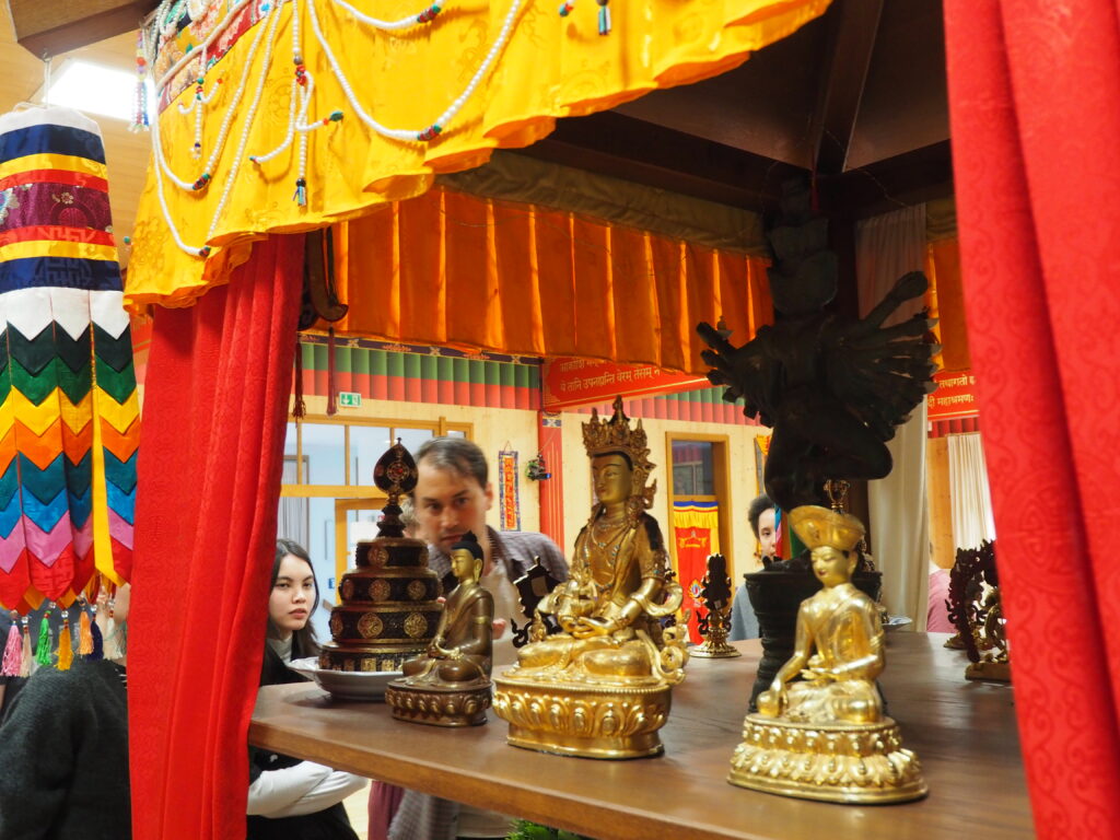 Führung durch das Milarepa Zentrum