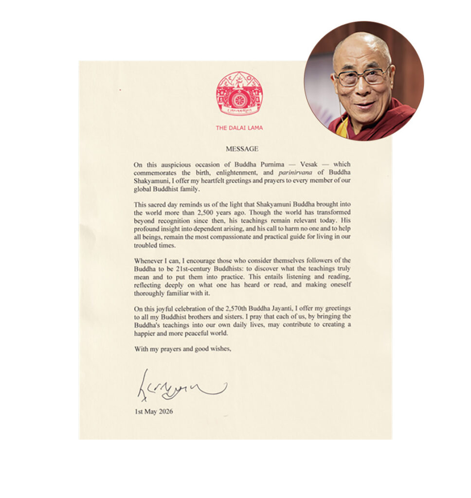 Papier mit der Vesak-Botschaft des Dalai Lama und einem Porträt des Dalai Lama